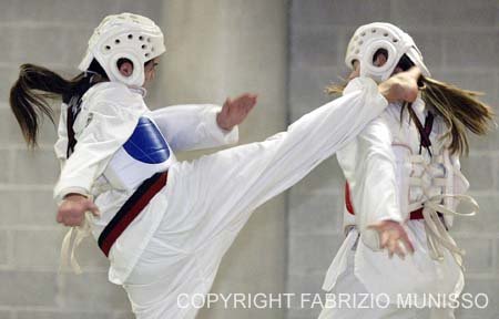 CRELO J - CRELO V TAEKWONDO 05[1].12.2004 8479